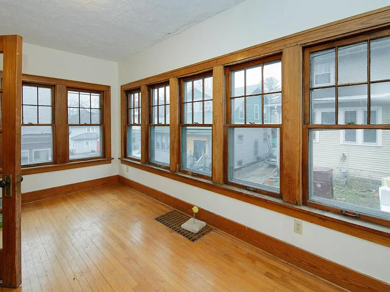 918 W Vine St — Photo 6