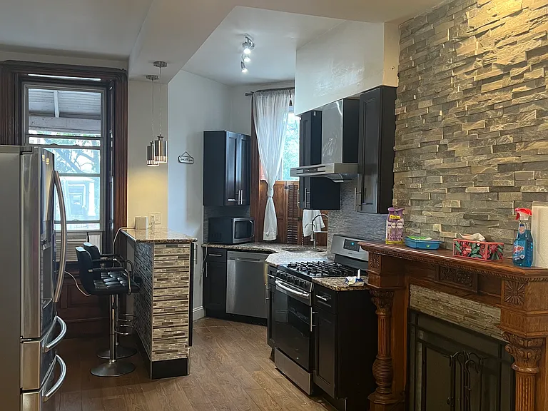 500 N 34th St #1 — Photo 1