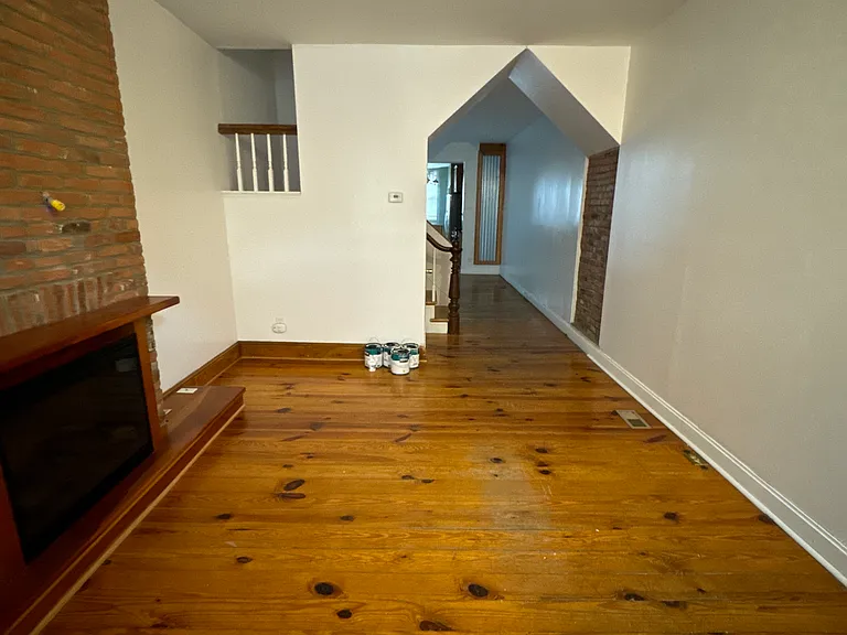 2127 E Fairmount Ave — Photo 28