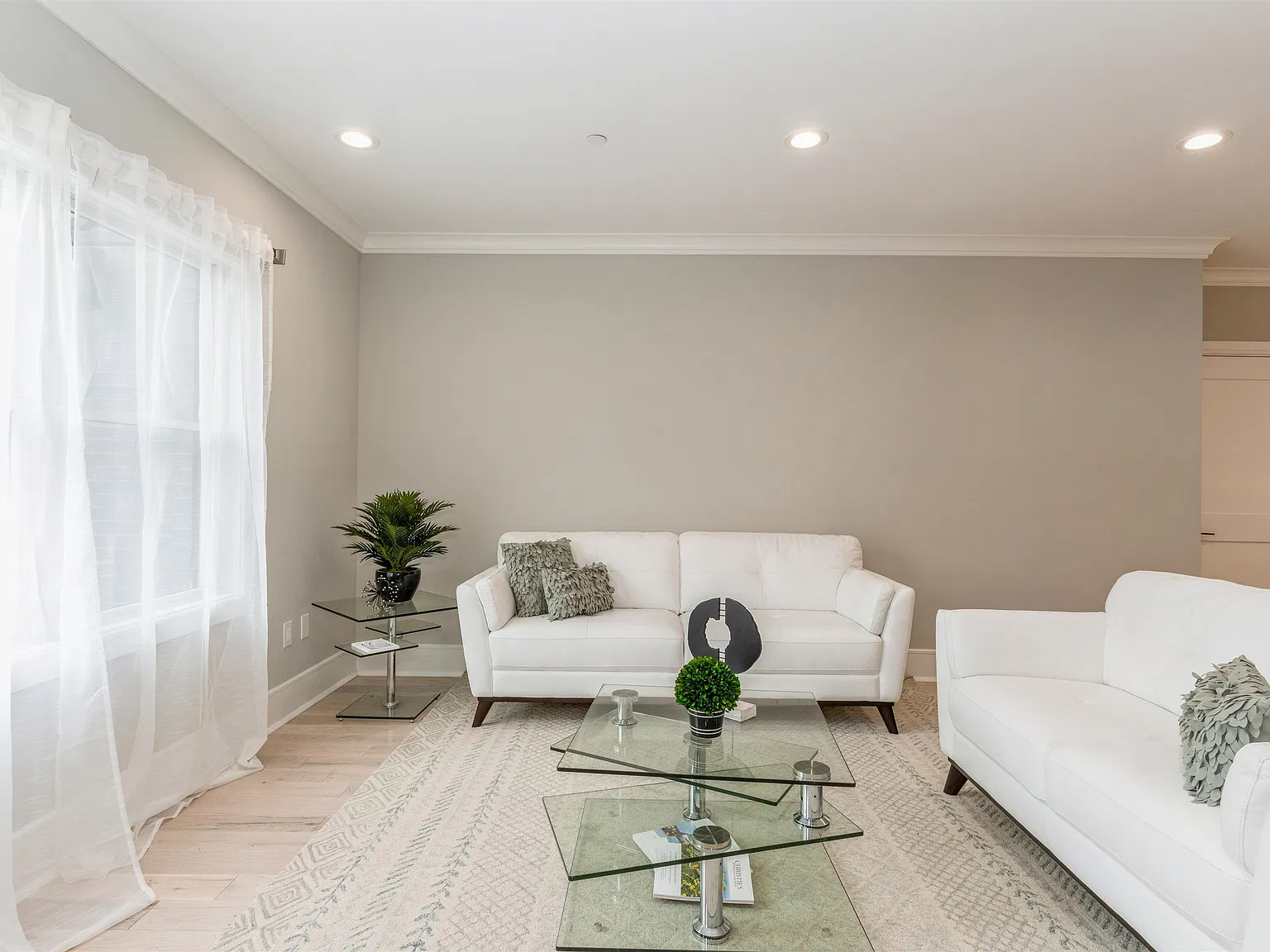 2 bed, 2.0 bath, 1655 sqft, $4,000 — Photo 3