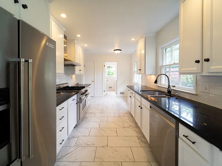 Brentwood House — Photo 16