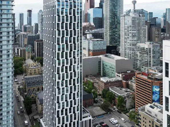 252 Church St #1701, Toronto, ON M5B 1Z2