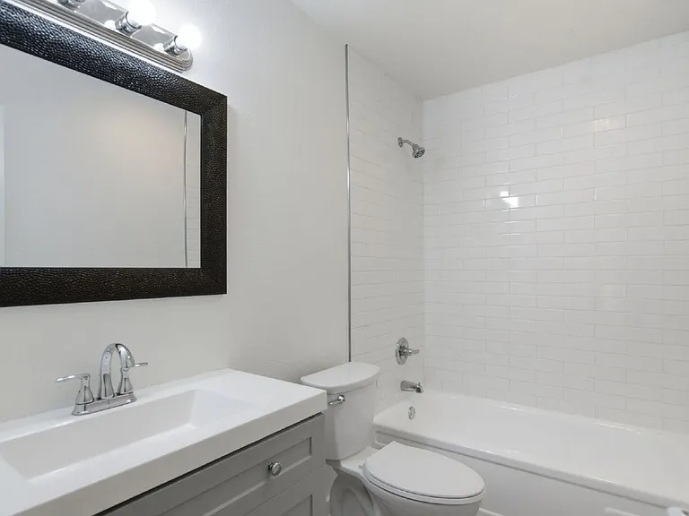 809 James St — Photo 26