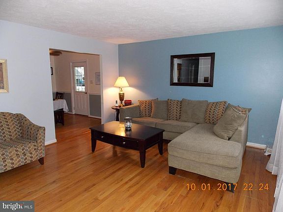 4th image of 39425 Esther Ln