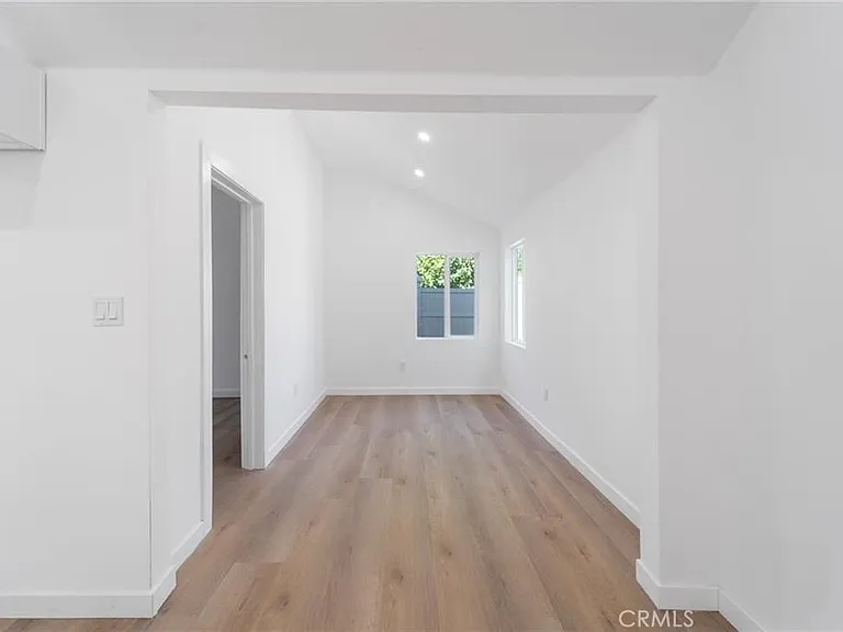 8510 Wilbur Ave — Photo 4