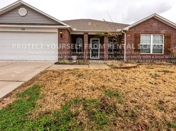 1336 S Splash Dr, Fayetteville, AR 72701