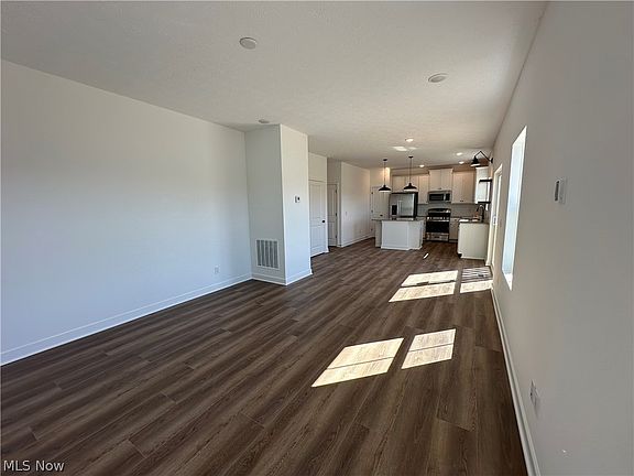 5th image of 3060 McIntosh Dr NE