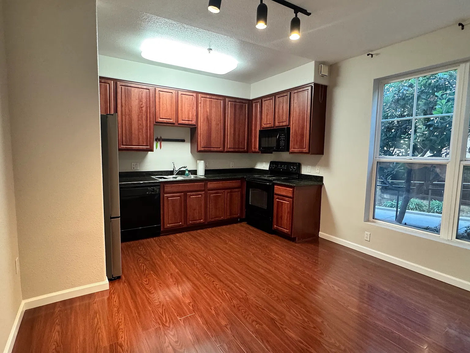 1 bed, 449 sqft, $2,200 — Photo 2