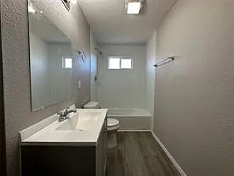 717 E Lamberth Rd — Photo 8