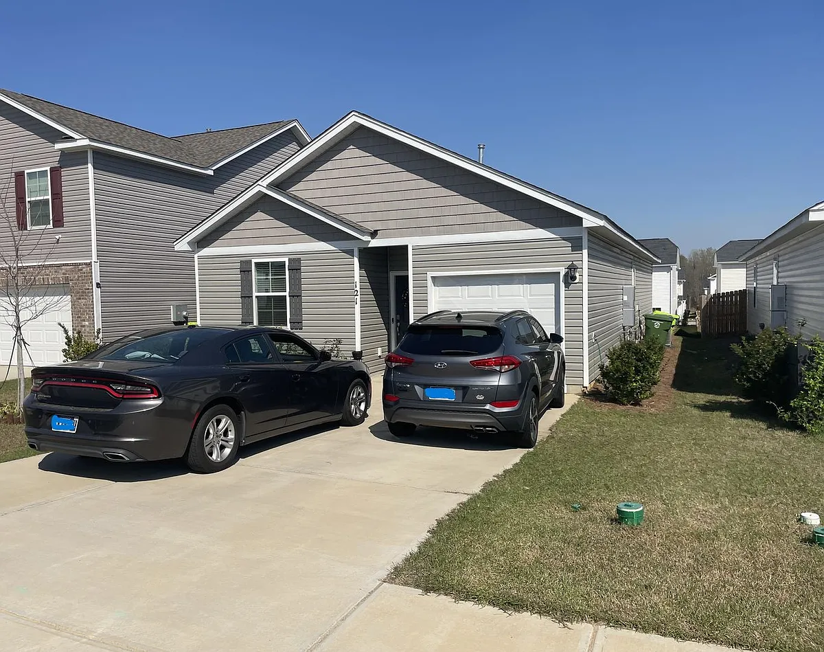 Building Photo - 121 Hunters Branch Dr