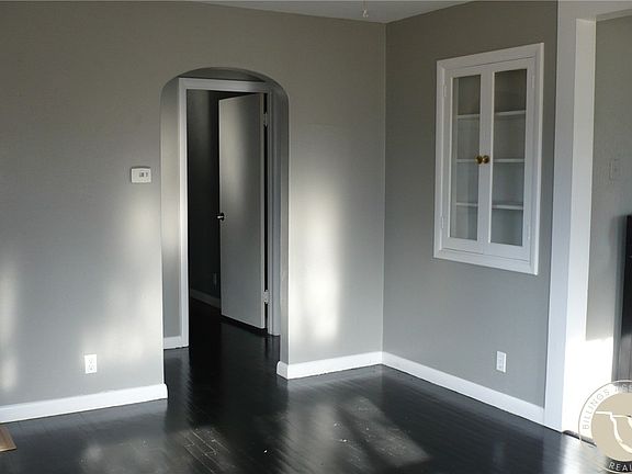 5th image of 515 E Broadway Ave