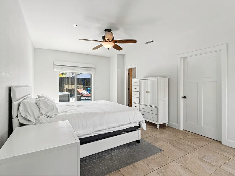 1006 Little St — Photo 4