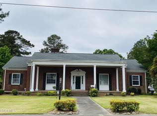 3587 E Wilson St, Farmville, NC 27828