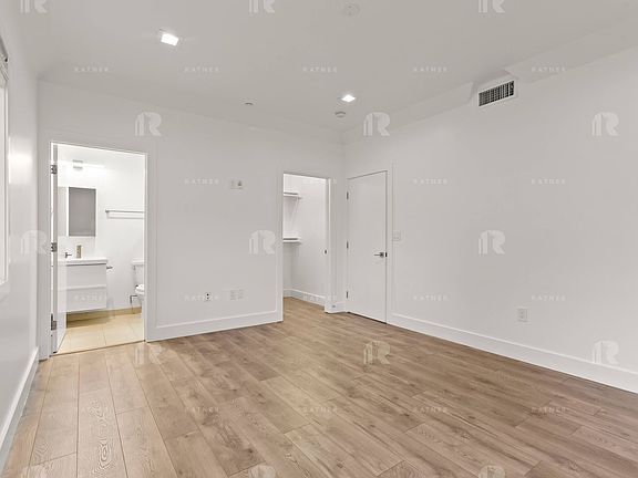4th image of 1209 N Beachwood Dr Unit 1209