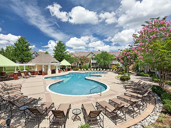 Pool and Sundeck with Grilling/Dining Cabana and Wi-Fi