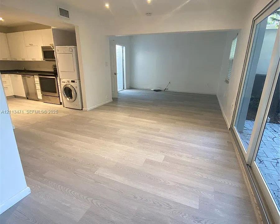 1131 NE 17th Way #1