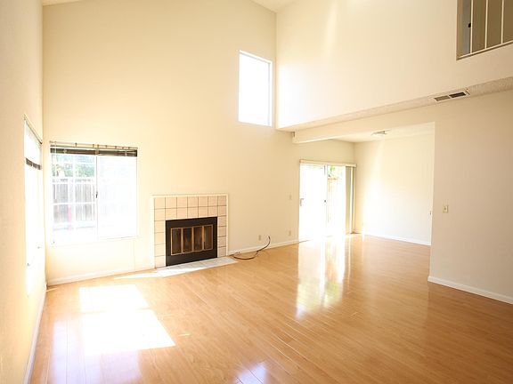 5th image of 1657 Valley Crest Ct
