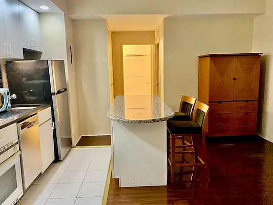 Rented by Amazon Realty Group LLC | media 6