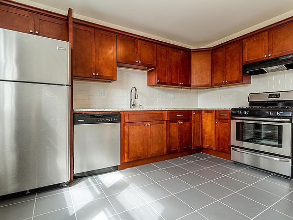 5th image of 22 W 48th St