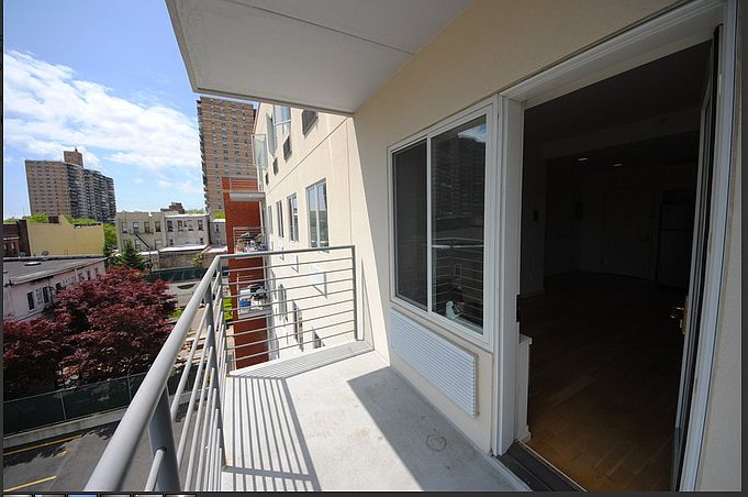 1st image of 158 Johnson Ave APT 206