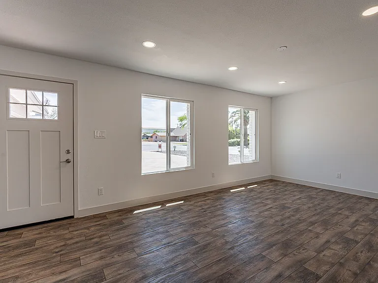 102 E Santa Cruz Dr — Photo 5