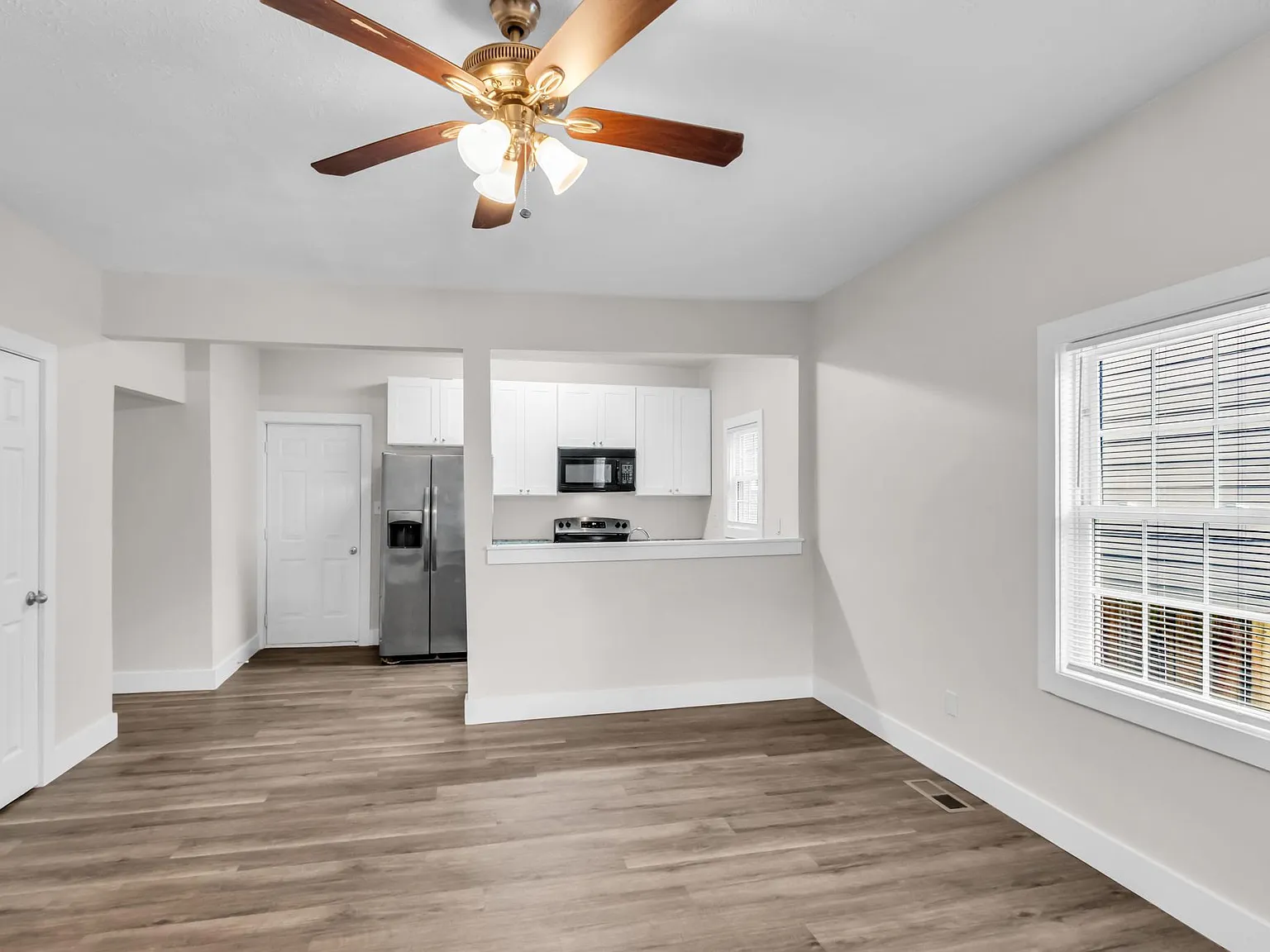 2 bed, 896 sqft, $1,500 — Photo 4