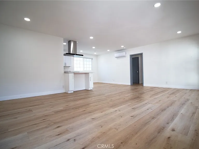 835 S Sherbourne Dr #9 — Photo 4