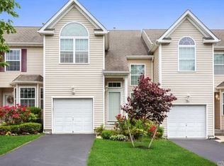 145 Kettles Ln, Medford, NY 11763