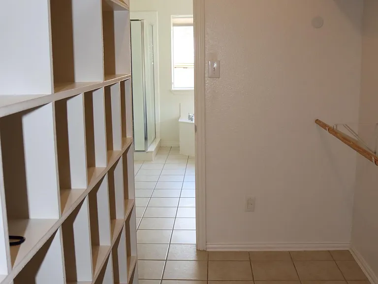 1548 Idlewild Dr — Photo 12