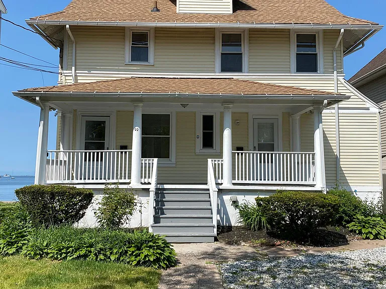 92 Townsend Ave — Photo 27