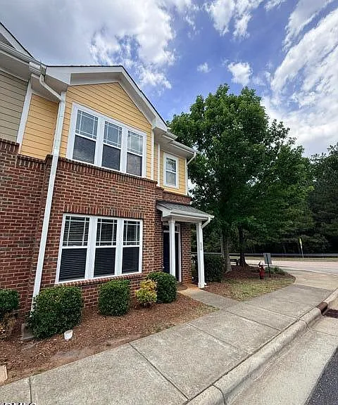 806 Carpenter Glenn Dr — Photo 4