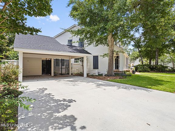 3rd image of 18 Cedarwood Ln