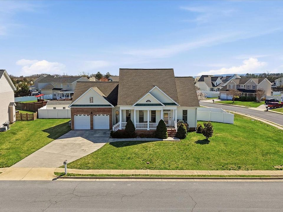 1st image of 300 Clydesdale Dr