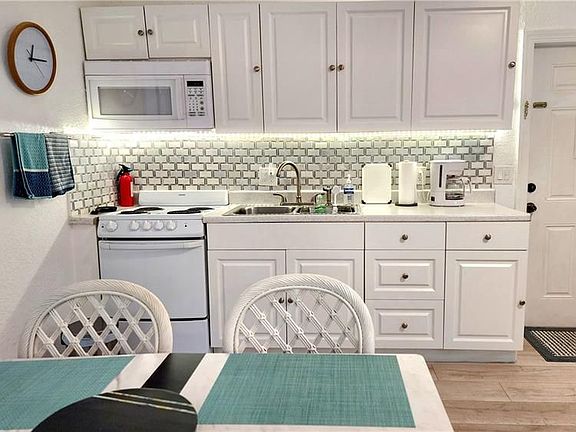 4th image of 820 15th St #2