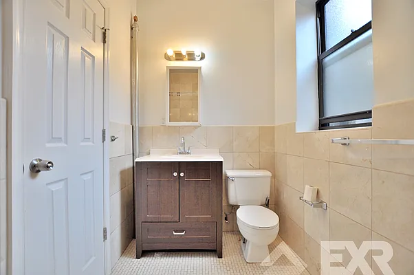 Rented by EXR | media 22