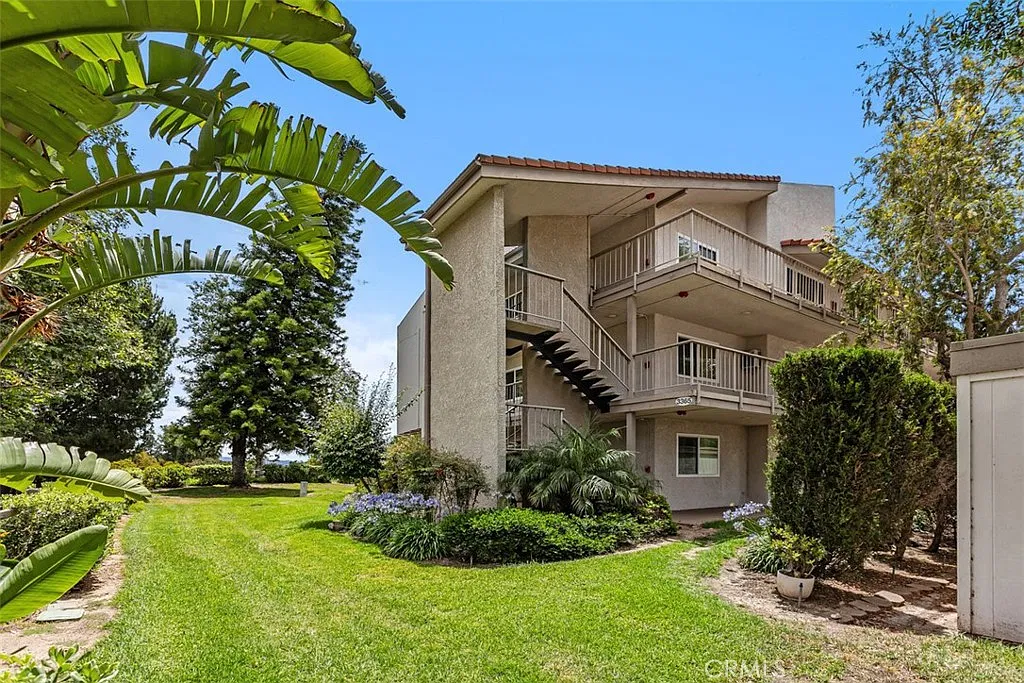 1 bed, 1.5 bath, 837 sqft, $2,700 — Photo 3