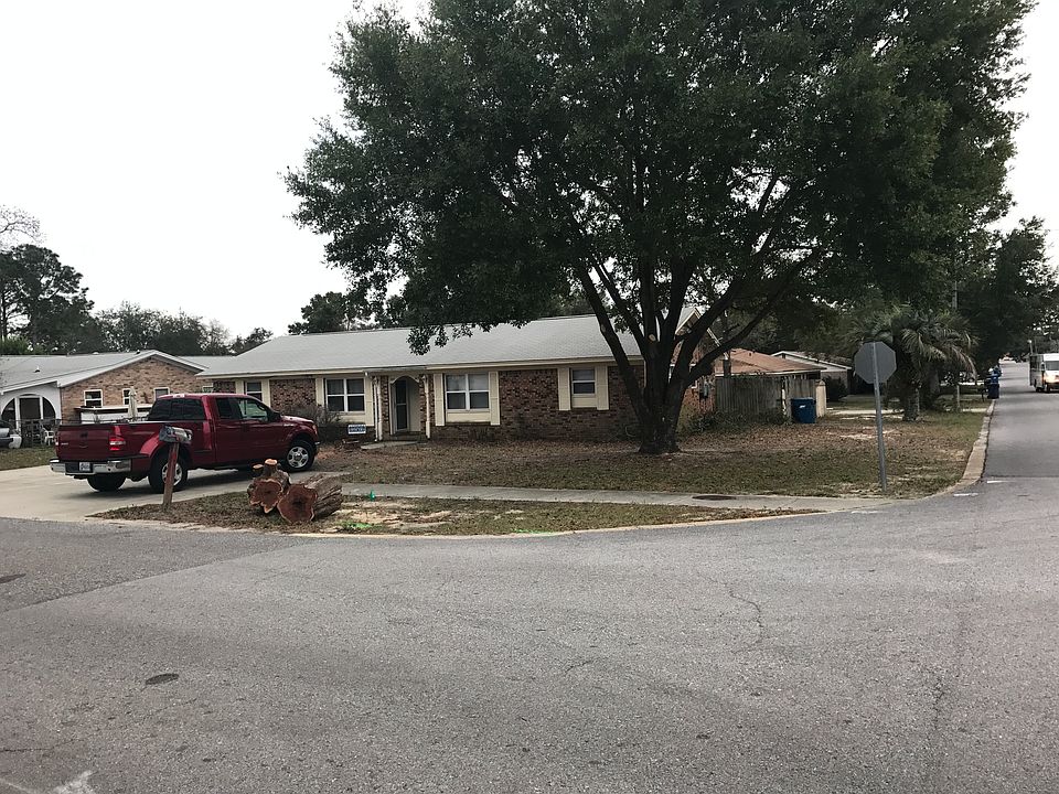 Corner lot Front of house