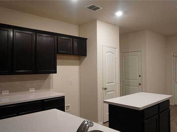 5th image of 1555 Acmite Ave