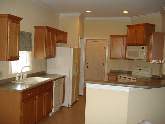 3rd image of 211 Fairway Isles Ln