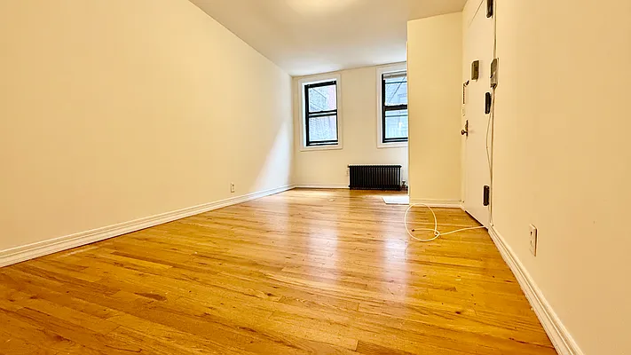 Rented by HOLTON REAL ESTATE INC. | media 4