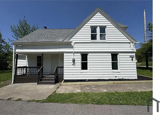 3 bed, 1083 sqft, $1,650 — Photo 1