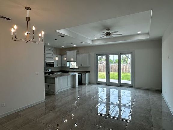 3rd image of 2613 W Chesterfield Ave