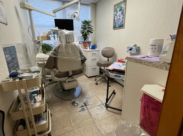 207 Ocean Parkway image 2 of 11