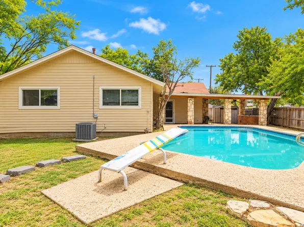 1563 Beverly Ann St, San Antonio, TX 78224