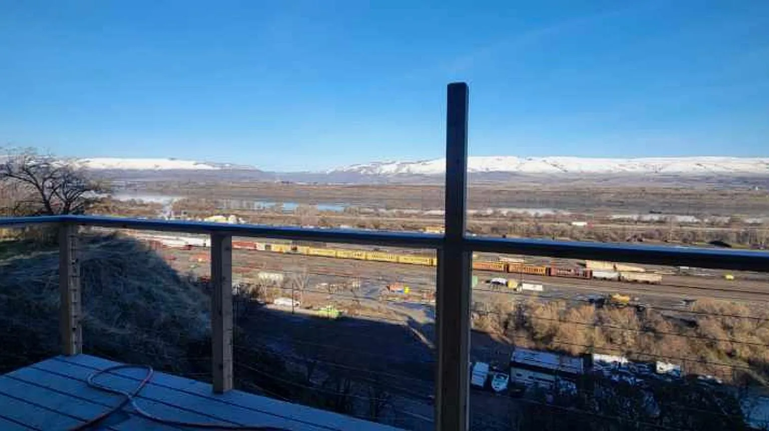 Newer 3 Bedroom Duplex with Gorgeous River Views! — Photo 2