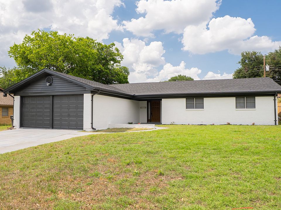 1st image of 228 Hallbrook Dr