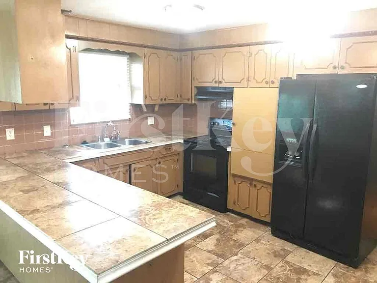 9009 E 84th St — Photo 3