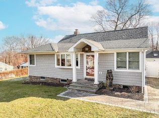 17 Fern Rd, Rocky Point, NY 11778