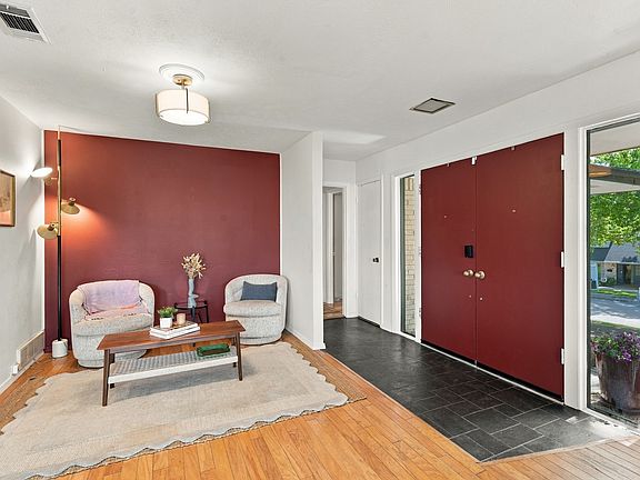 4th image of 9307 Crestedge Dr