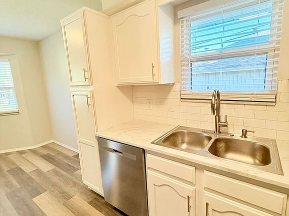 5th image of 2735 W Katella Ln